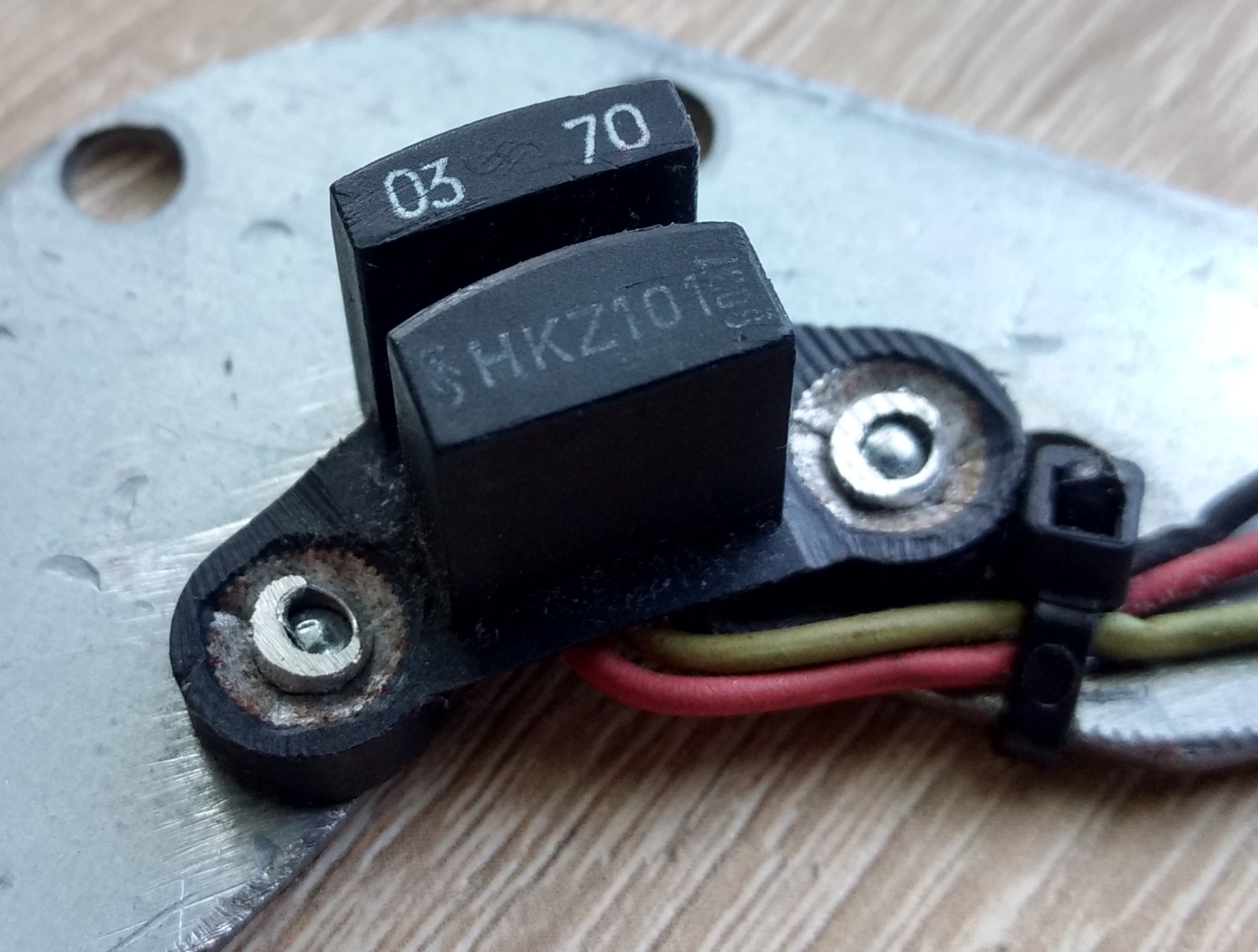 Czujnik halla z samochodu zastosowany w elektronicznym zapłonie do Junaka.